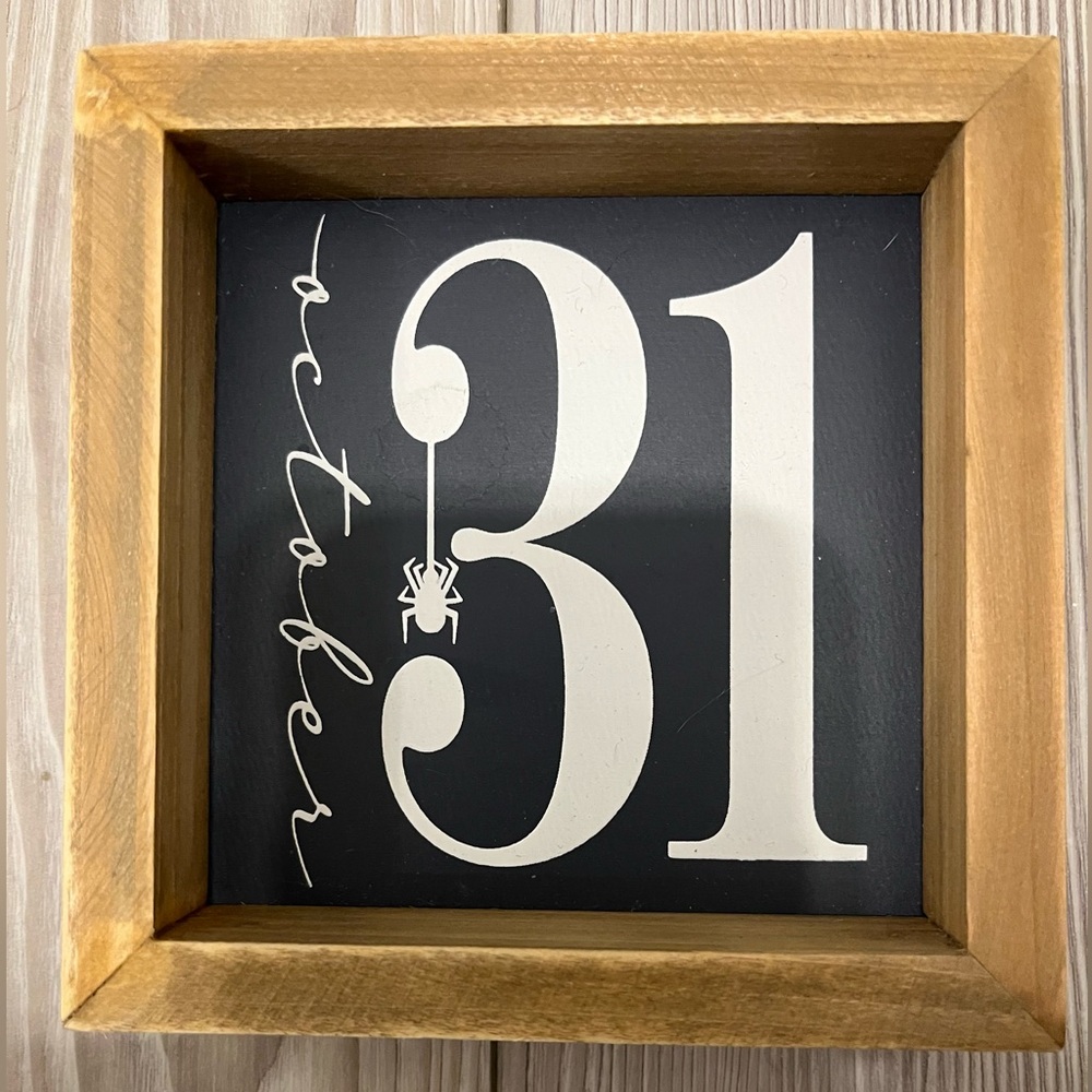 October 31 🕷️ Decoration